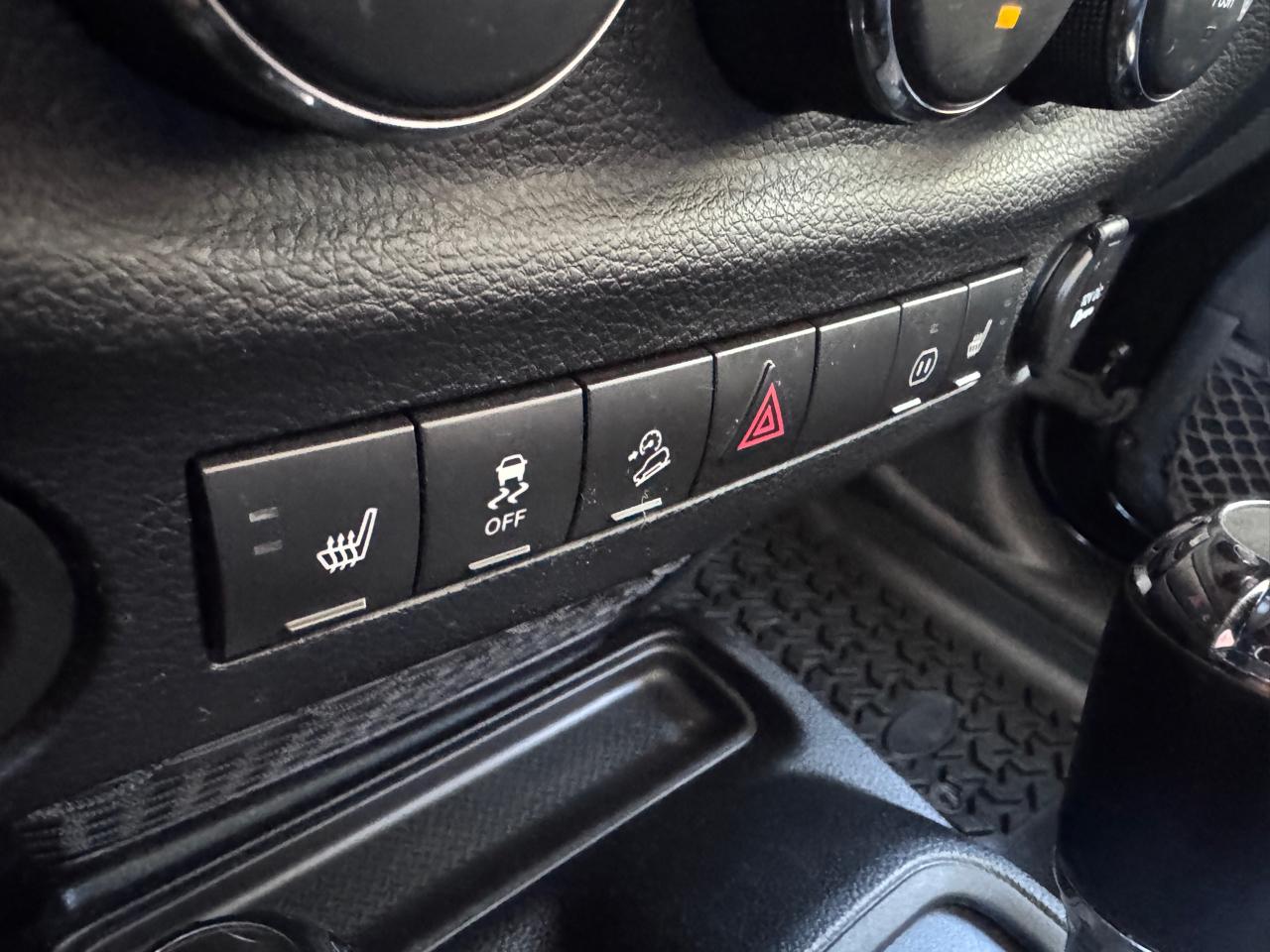Jeep Wrangler 4WD 2dr Sahara 2012