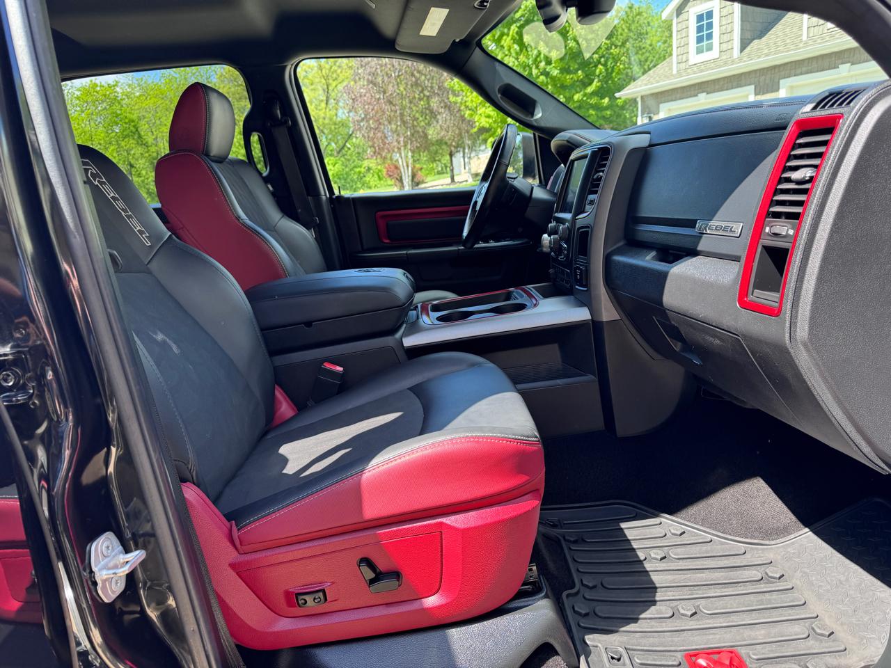 RAM 1500 Rebel 4x4 Crew Cab 5'7" Box 2017