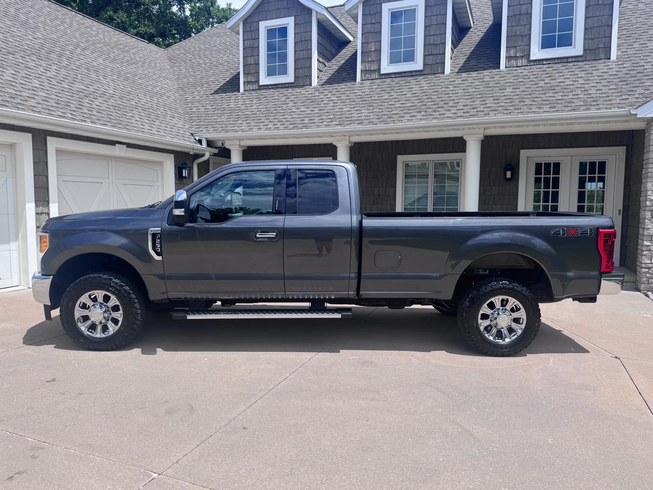 Ford Super Duty F-250 SRW XLT 4WD SuperCab 8' Box 2017