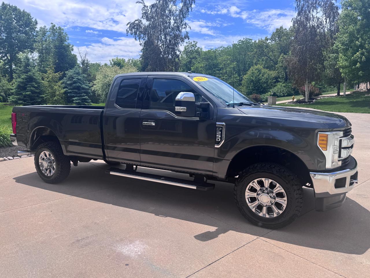 Ford Super Duty F-250 SRW XLT 4WD SuperCab 8' Box 2017