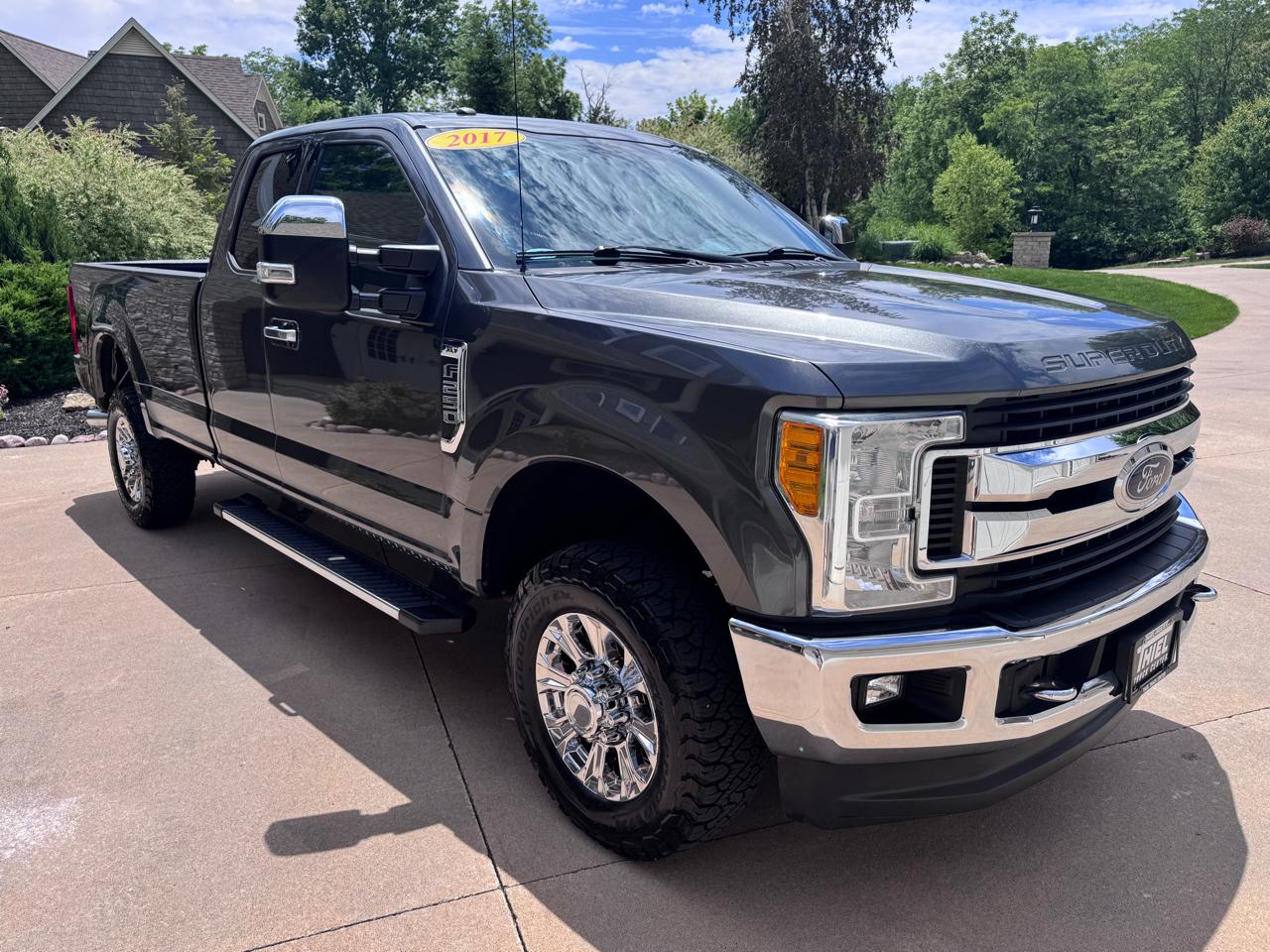 Ford Super Duty F-250 SRW XLT 4WD SuperCab 8' Box 2017