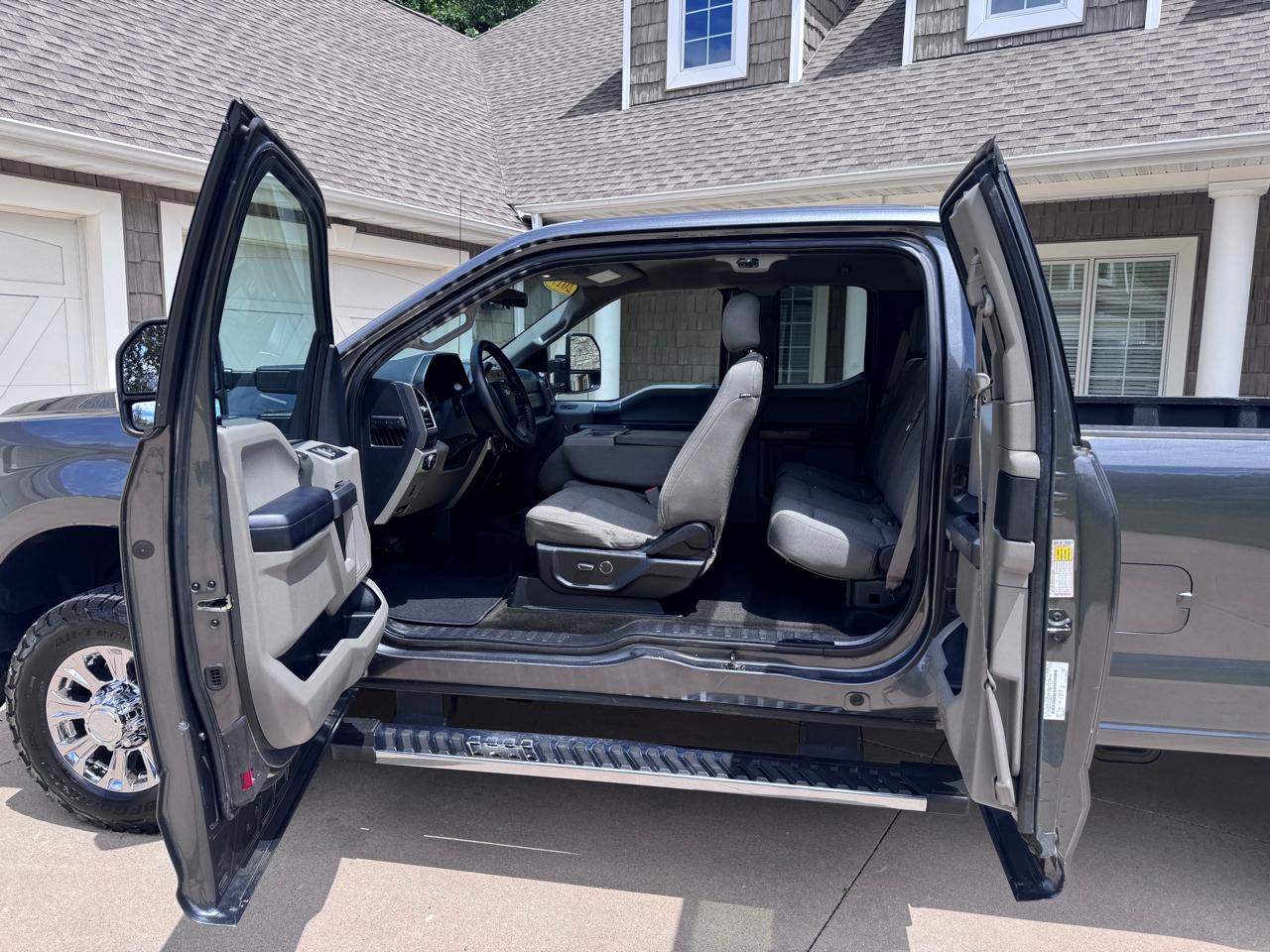 Ford Super Duty F-250 SRW XLT 4WD SuperCab 8' Box 2017