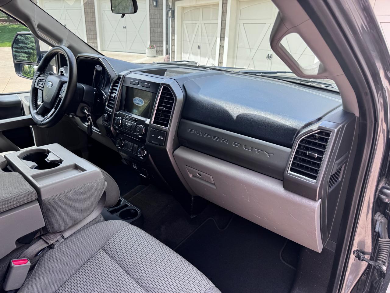 Ford Super Duty F-250 SRW XLT 4WD SuperCab 8' Box 2017
