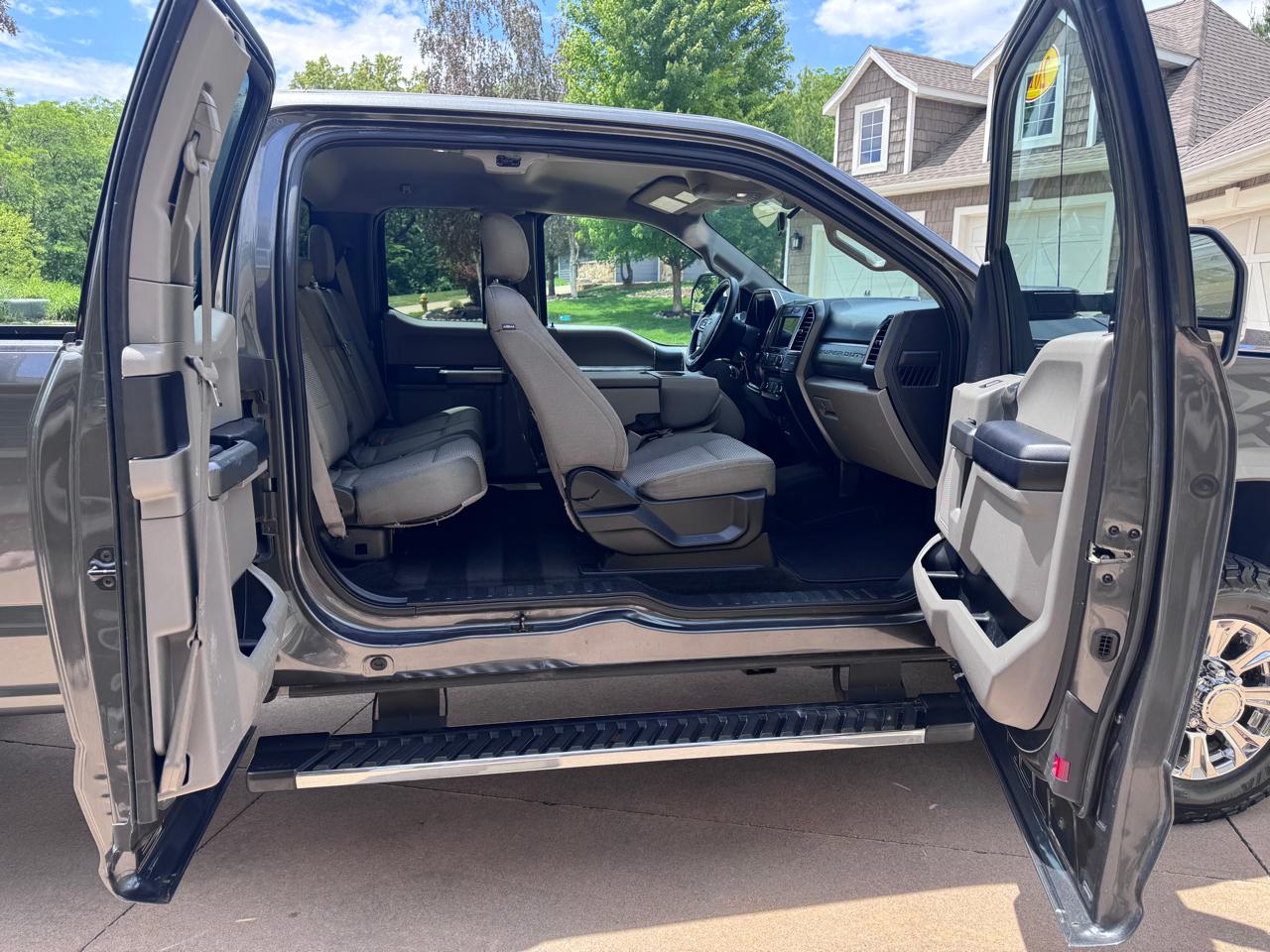 Ford Super Duty F-250 SRW XLT 4WD SuperCab 8' Box 2017