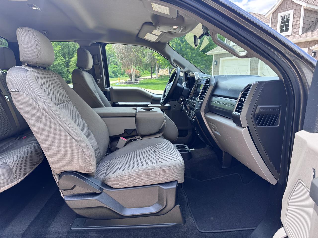 Ford Super Duty F-250 SRW XLT 4WD SuperCab 8' Box 2017