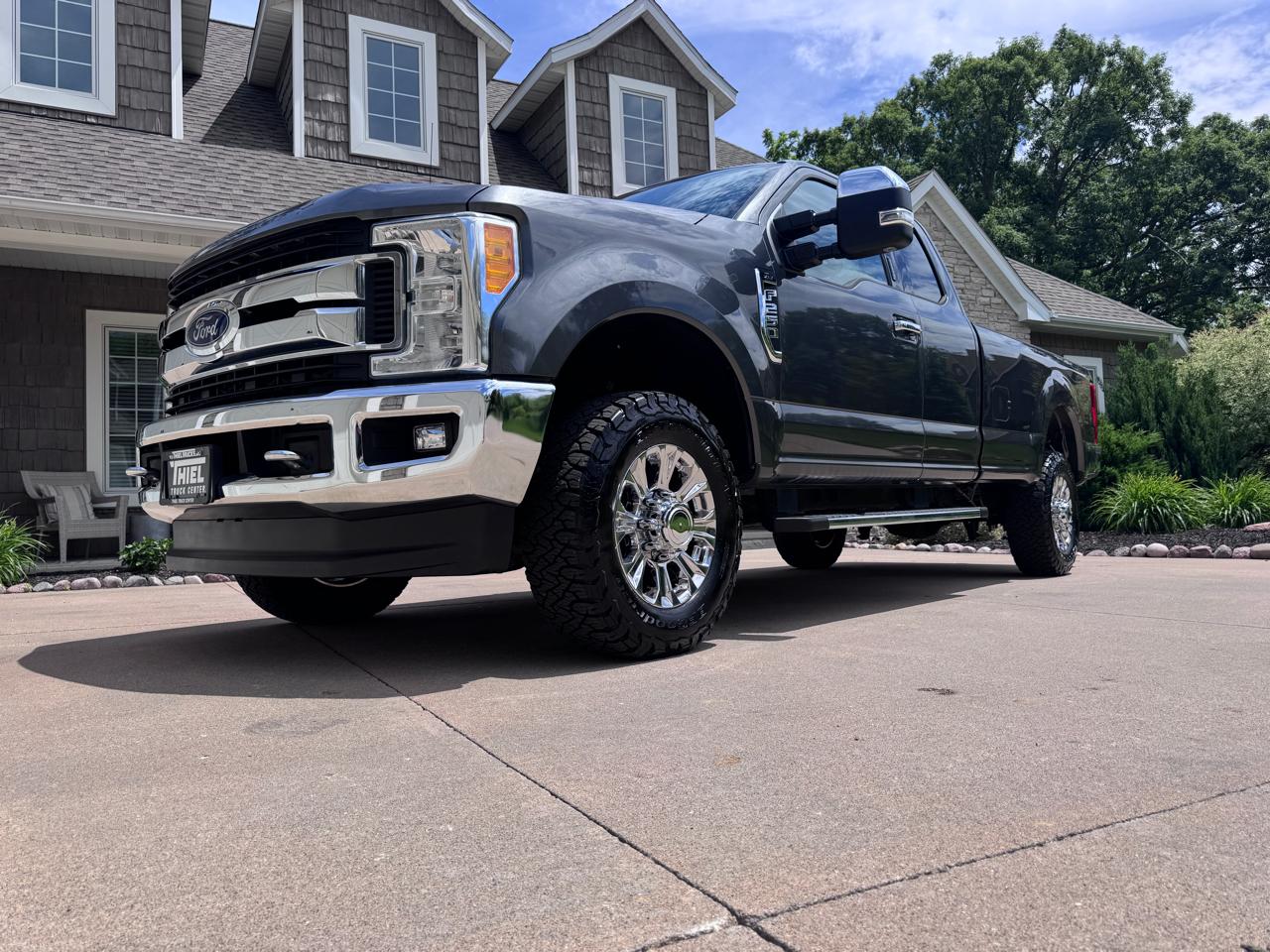 Ford Super Duty F-250 SRW XLT 4WD SuperCab 8' Box 2017