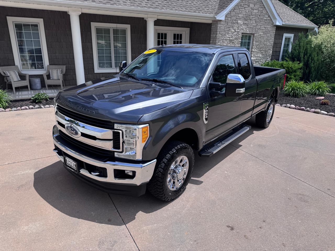 Ford Super Duty F-250 SRW XLT 4WD SuperCab 8' Box 2017