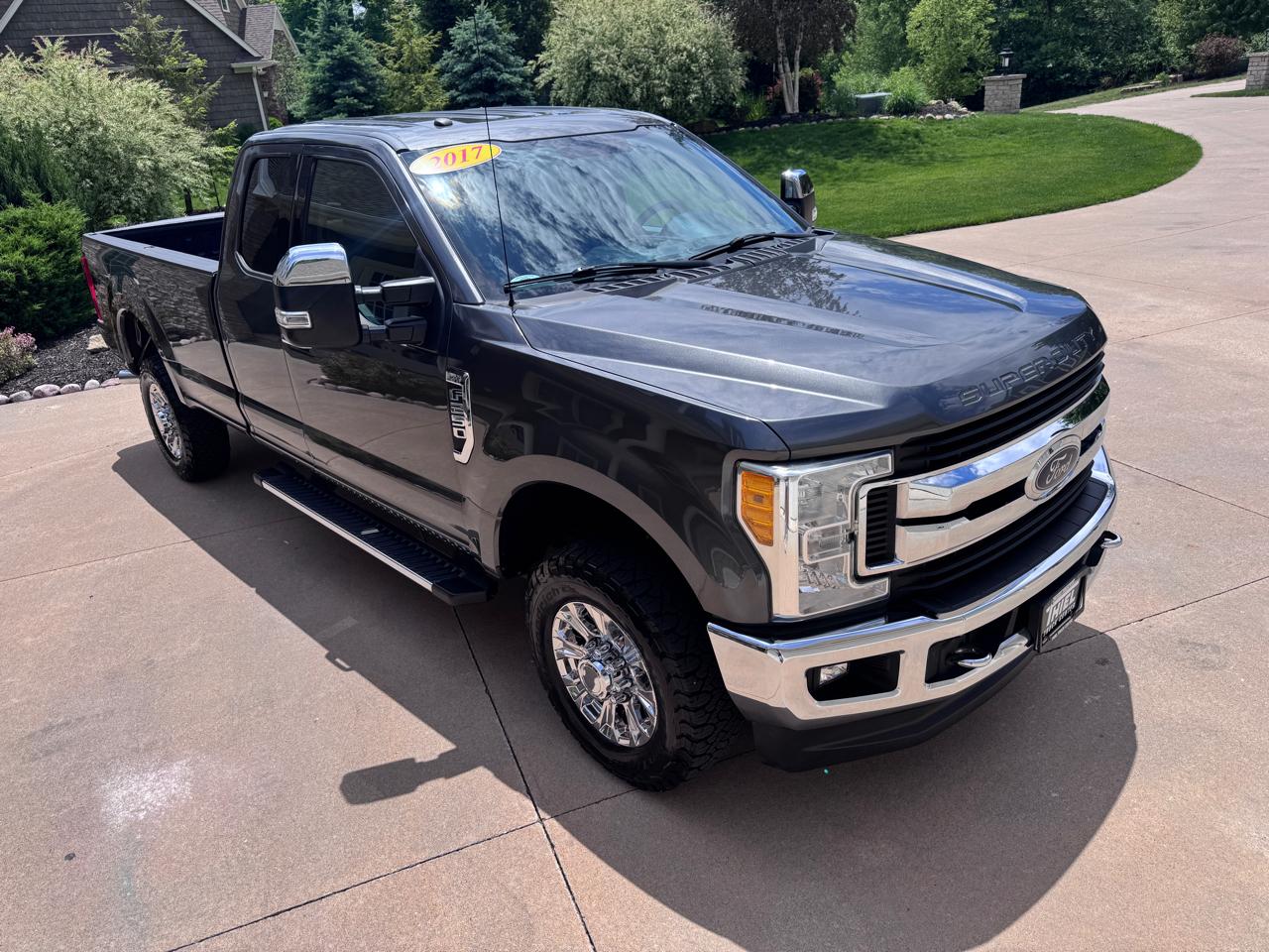 Ford Super Duty F-250 SRW XLT 4WD SuperCab 8' Box 2017