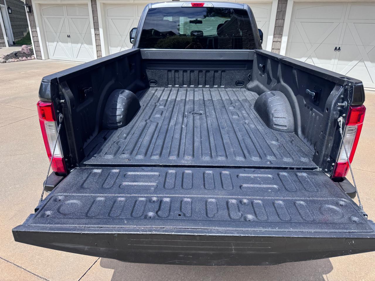 Ford Super Duty F-250 SRW XLT 4WD SuperCab 8' Box 2017