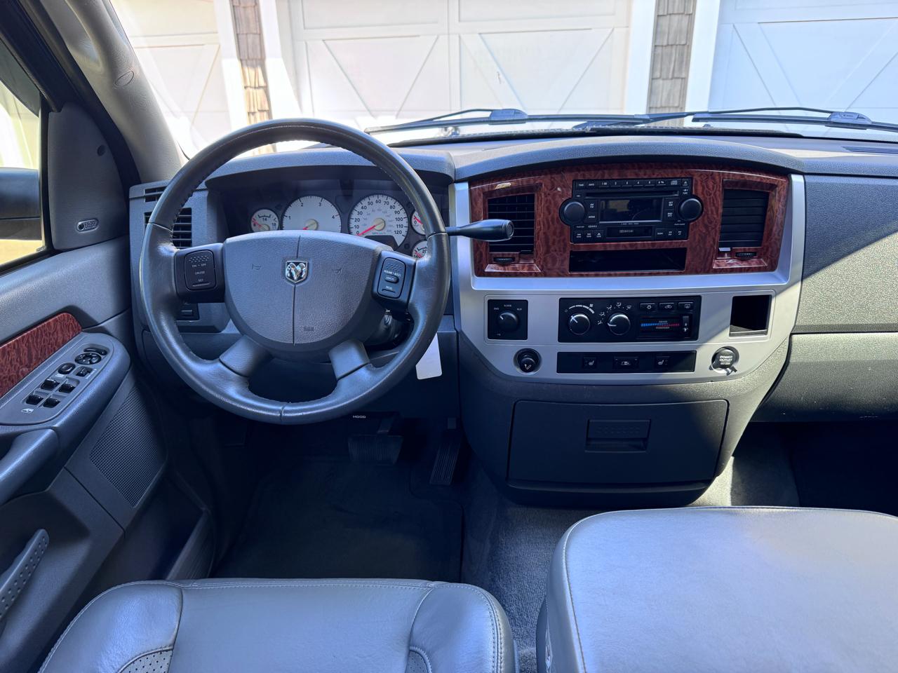 Dodge Ram 2500 4dr Quad Cab 140.5 4WD Laramie 2006