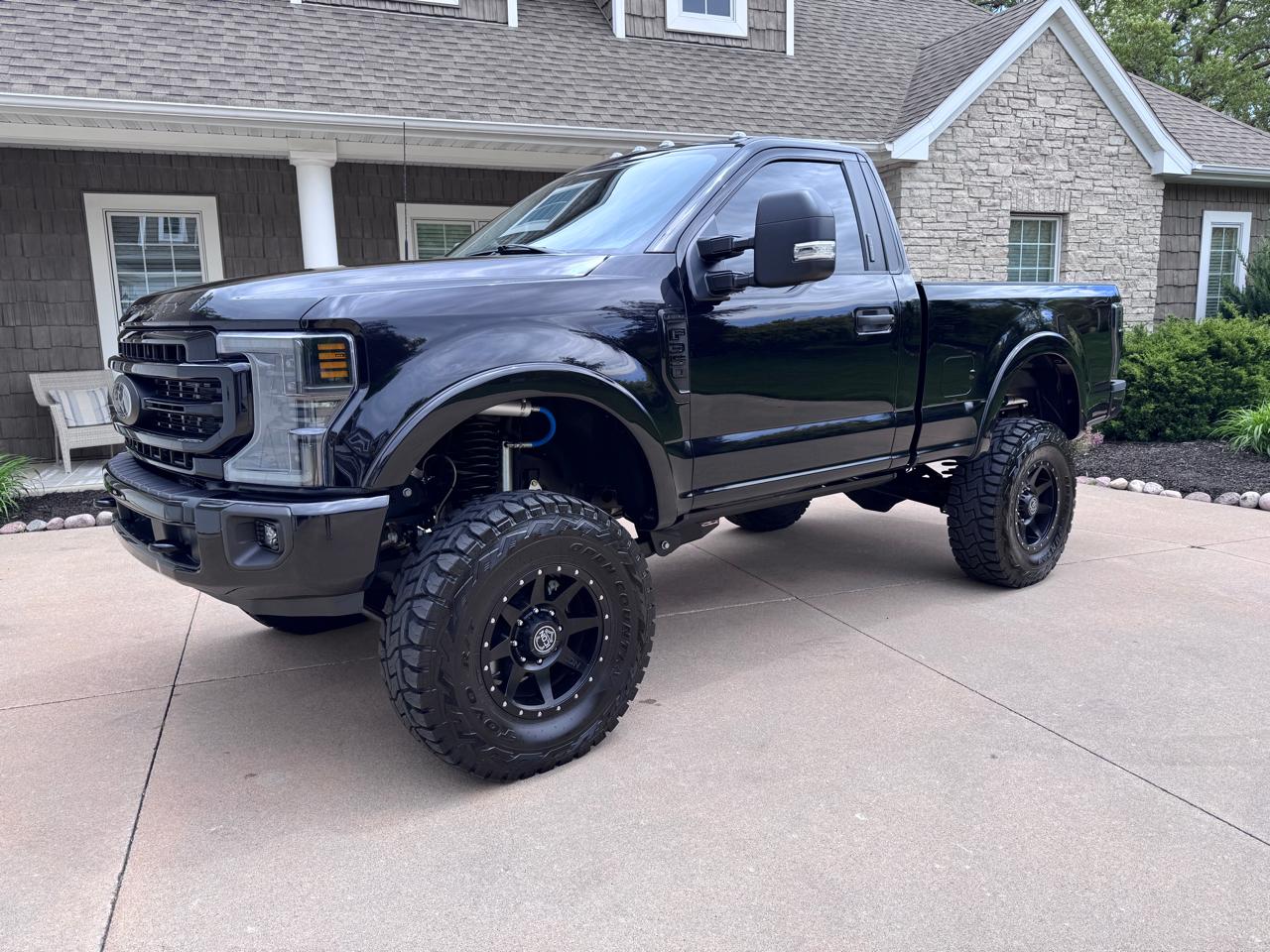 Ford Super Duty F-350 SRW XLT 4WD Reg Cab 145" WB 60" CA 2022