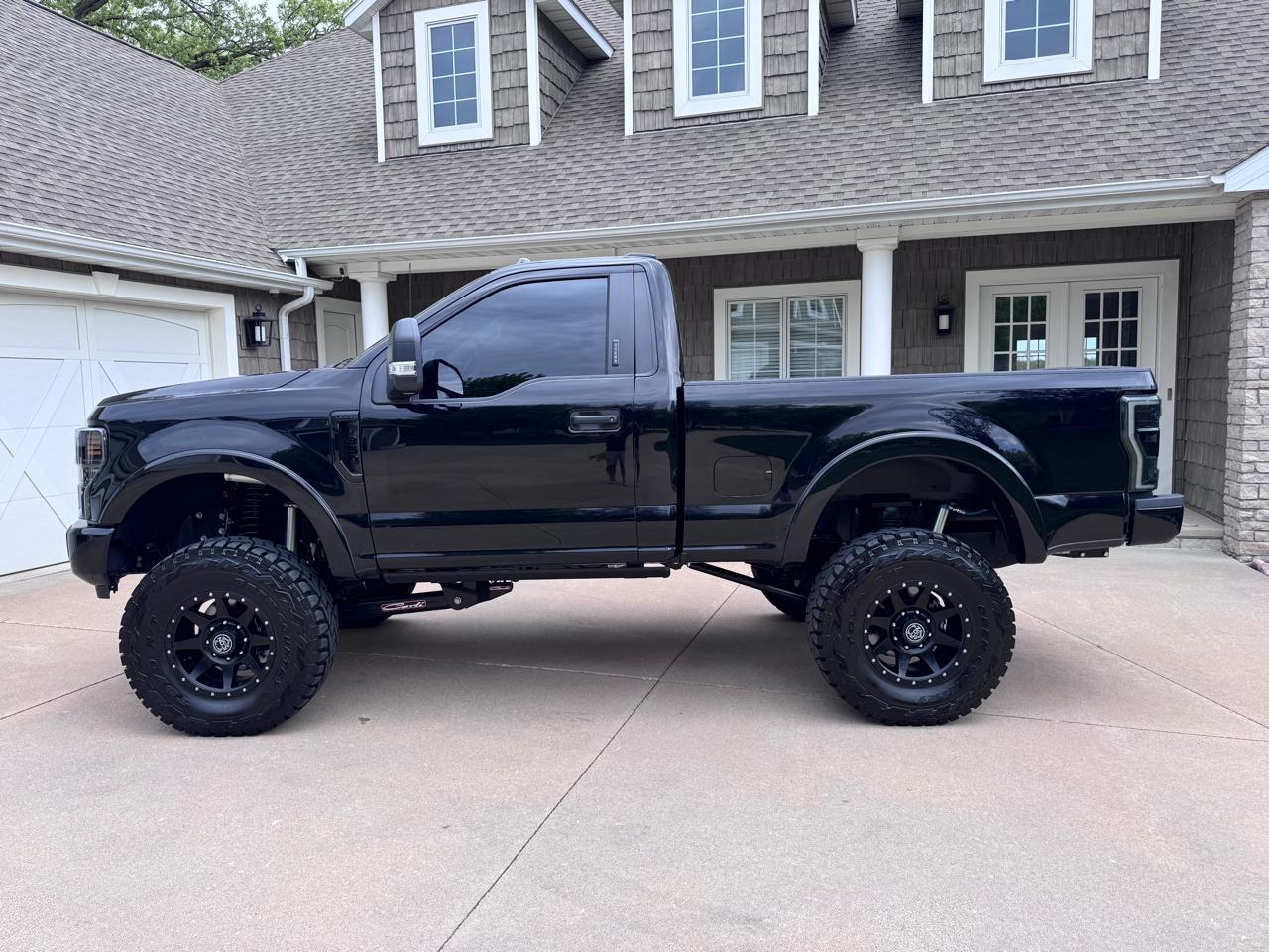 Ford Super Duty F-350 SRW XLT 4WD Reg Cab 145" WB 60" CA 2022