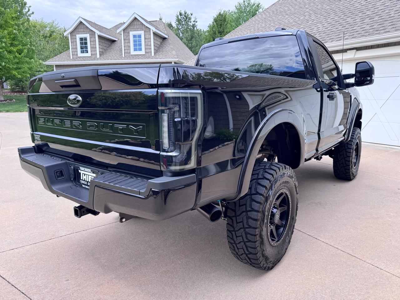 Ford Super Duty F-350 SRW XLT 4WD Reg Cab 145" WB 60" CA 2022