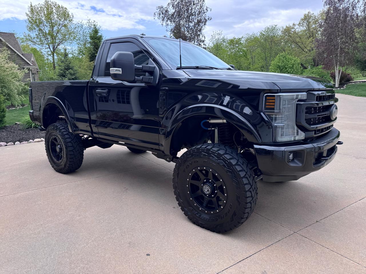 Ford Super Duty F-350 SRW XLT 4WD Reg Cab 145" WB 60" CA 2022