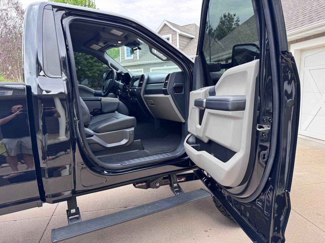 Ford Super Duty F-350 SRW XLT 4WD Reg Cab 145" WB 60" CA 2022