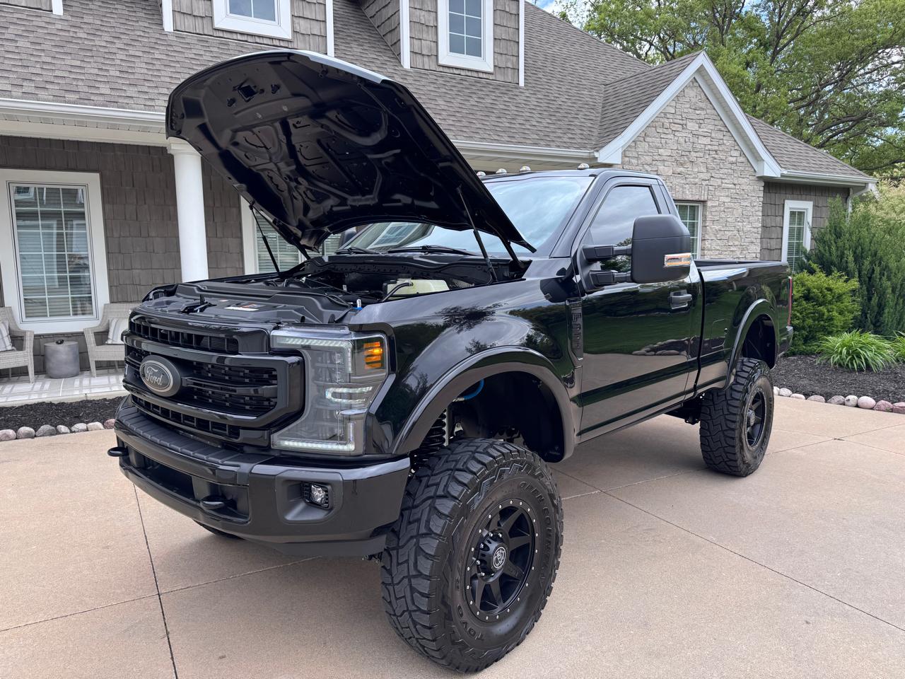 Ford Super Duty F-350 SRW XLT 4WD Reg Cab 145" WB 60" CA 2022