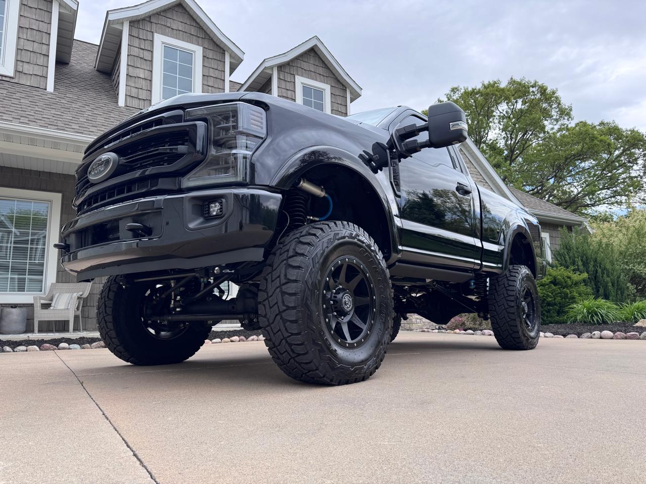 Ford Super Duty F-350 SRW XLT 4WD Reg Cab 145" WB 60" CA 2022