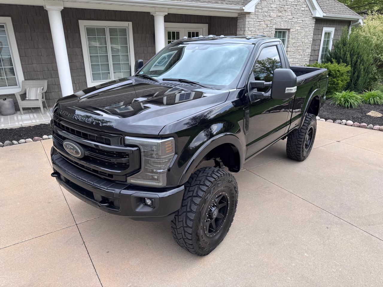Ford Super Duty F-350 SRW XLT 4WD Reg Cab 145" WB 60" CA 2022