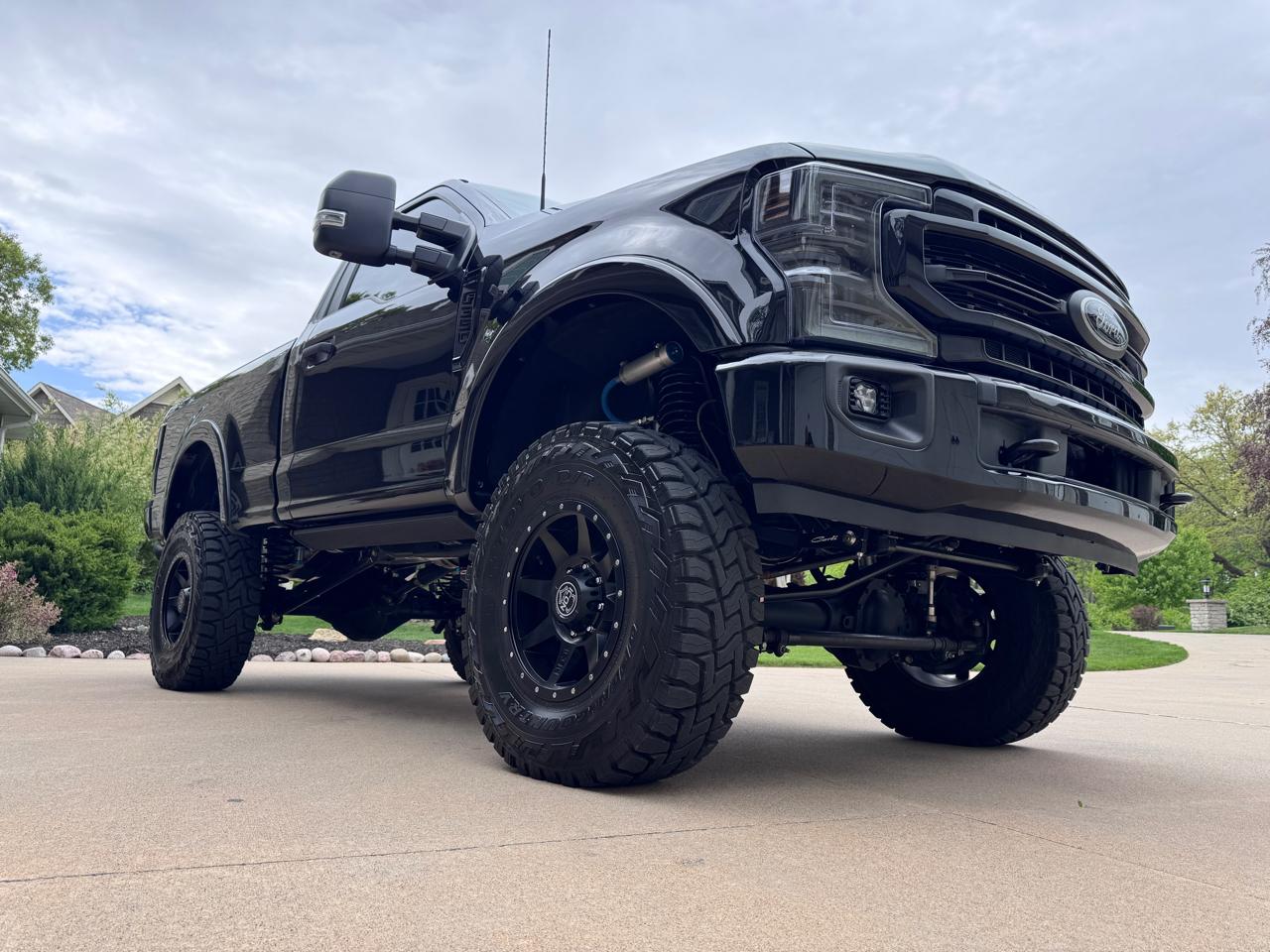 Ford Super Duty F-350 SRW XLT 4WD Reg Cab 145" WB 60" CA 2022
