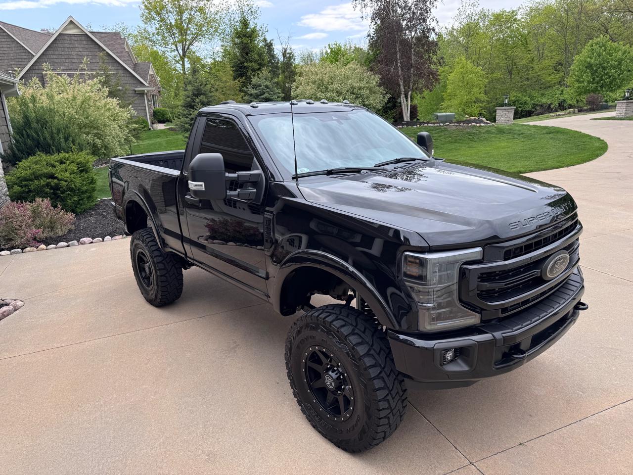 Ford Super Duty F-350 SRW XLT 4WD Reg Cab 145" WB 60" CA 2022
