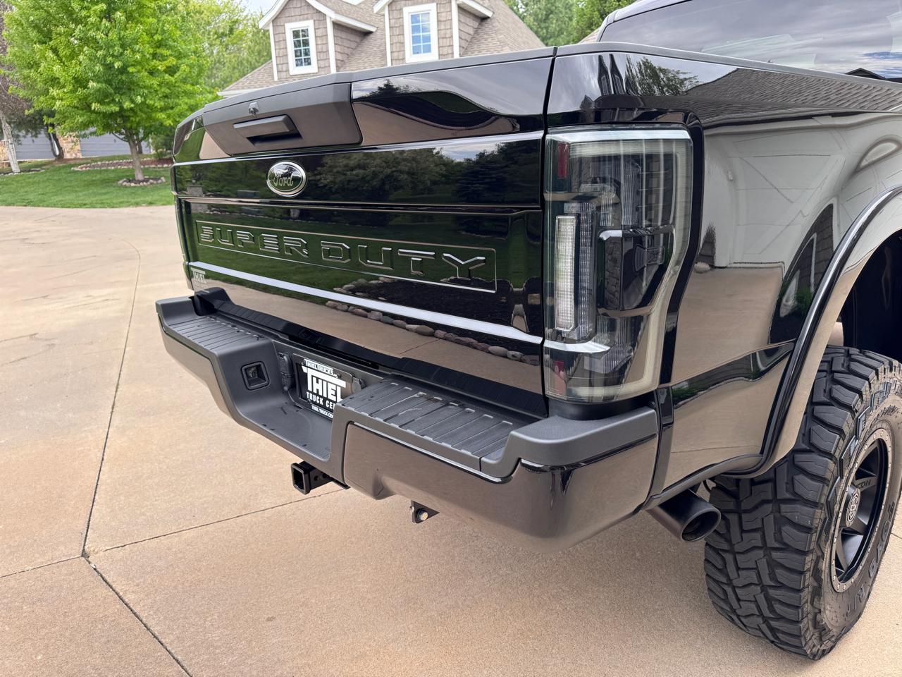 Ford Super Duty F-350 SRW XLT 4WD Reg Cab 145" WB 60" CA 2022