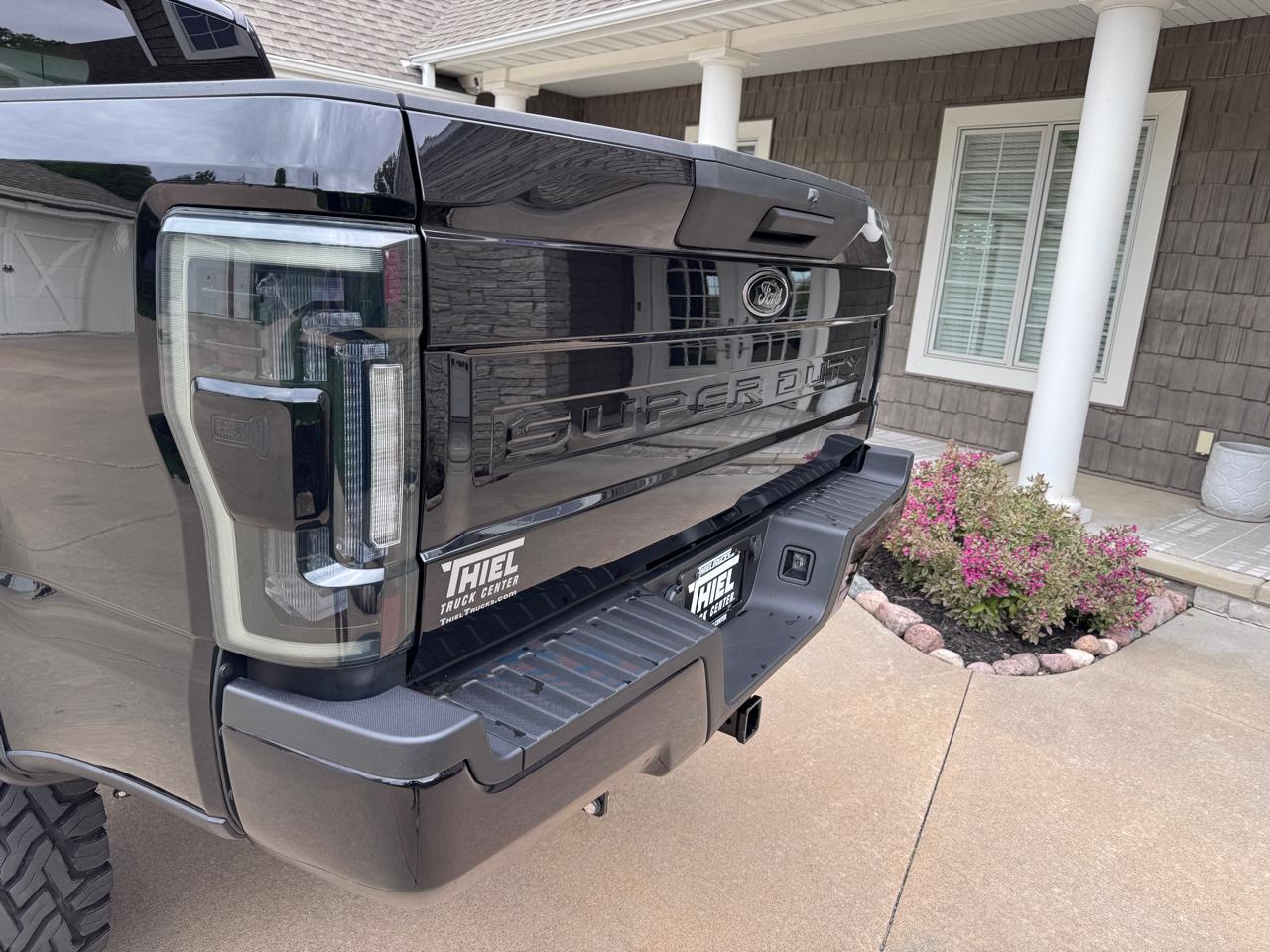 Ford Super Duty F-350 SRW XLT 4WD Reg Cab 145" WB 60" CA 2022