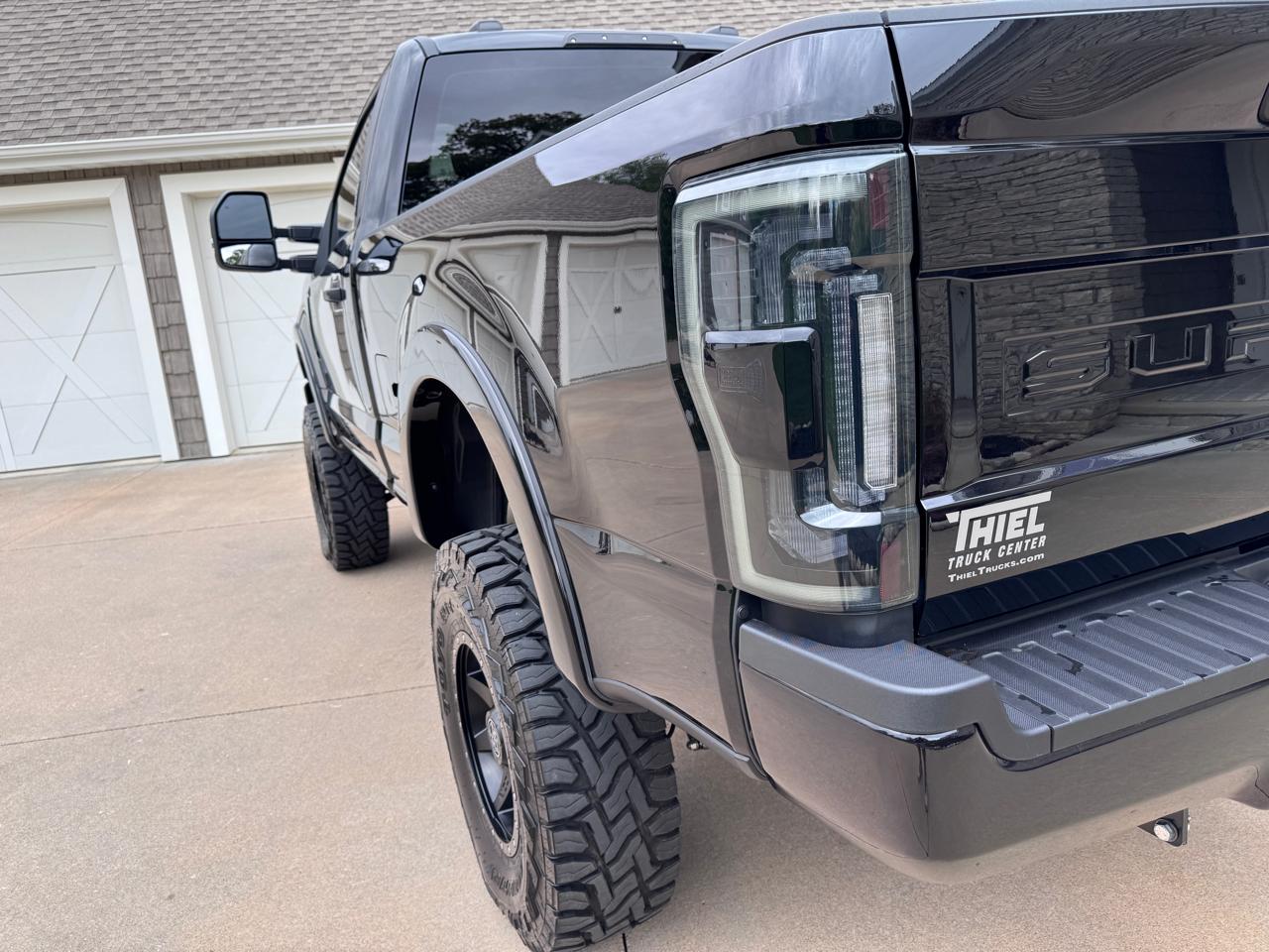 Ford Super Duty F-350 SRW XLT 4WD Reg Cab 145" WB 60" CA 2022