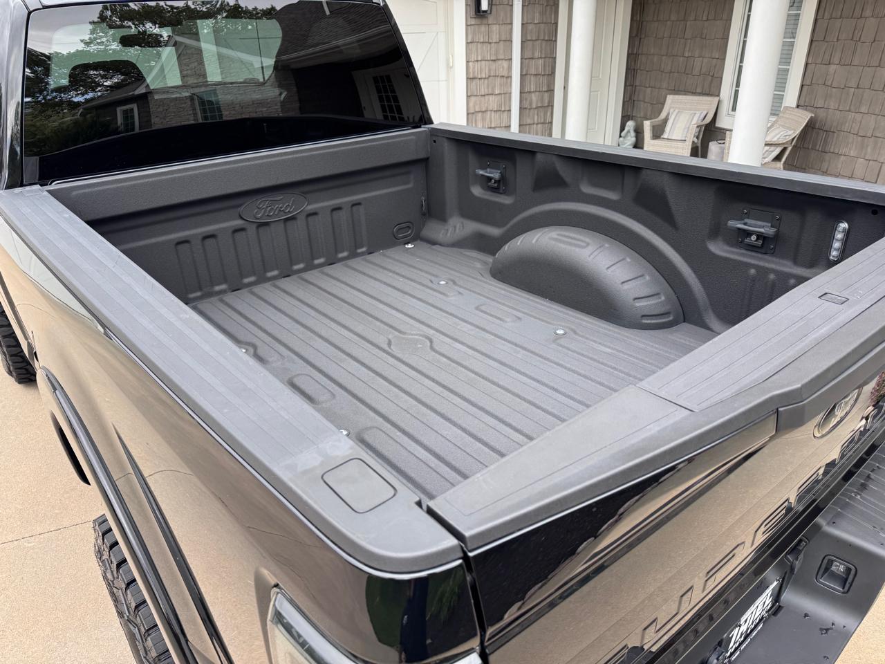 Ford Super Duty F-350 SRW XLT 4WD Reg Cab 145" WB 60" CA 2022