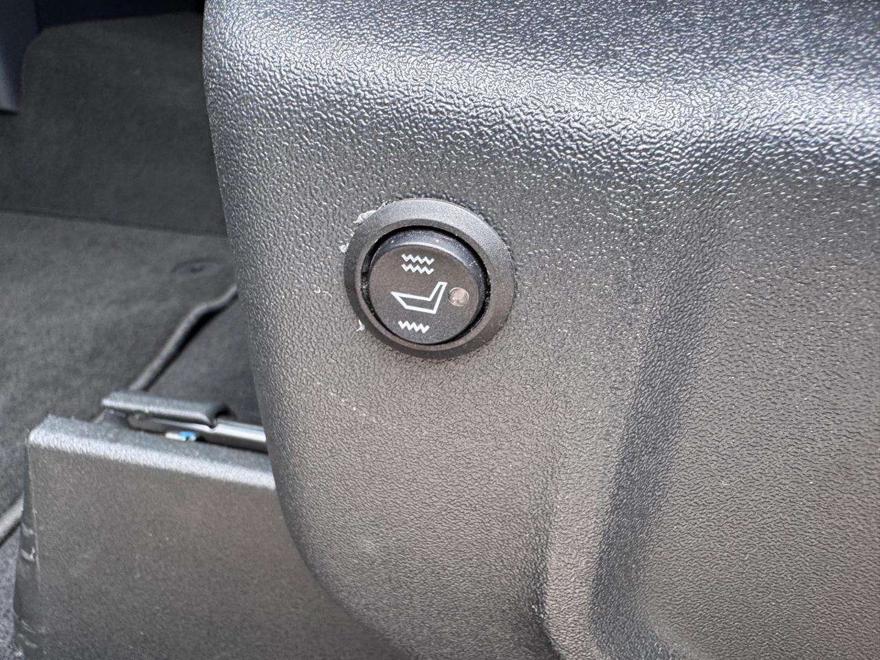 Ford Super Duty F-350 SRW XLT 4WD Reg Cab 145" WB 60" CA 2022