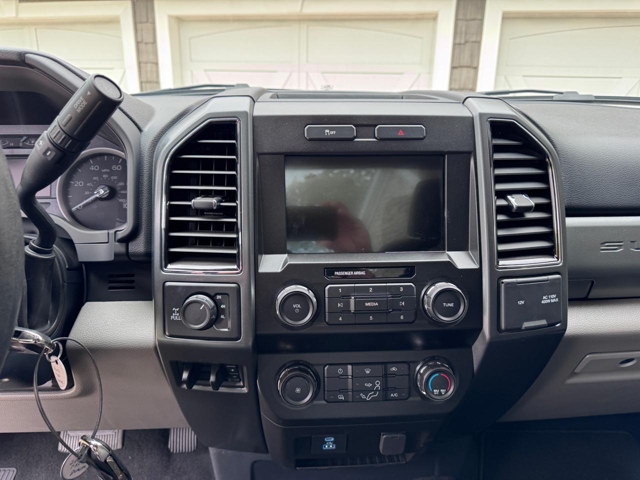 Ford Super Duty F-350 SRW XLT 4WD Reg Cab 145" WB 60" CA 2022