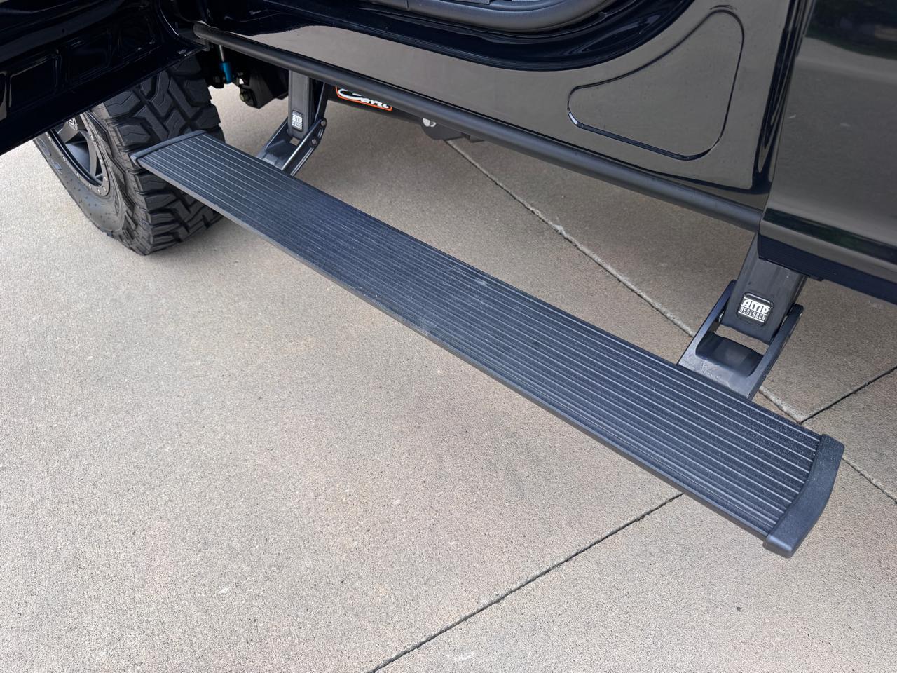 Ford Super Duty F-350 SRW XLT 4WD Reg Cab 145" WB 60" CA 2022