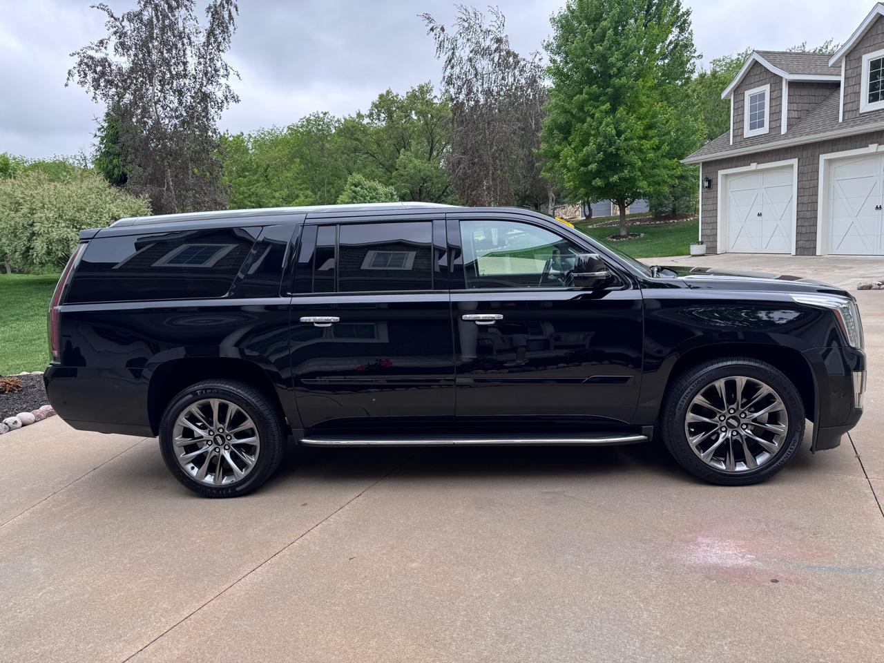 Cadillac Escalade ESV 4WD 4dr Luxury 2019