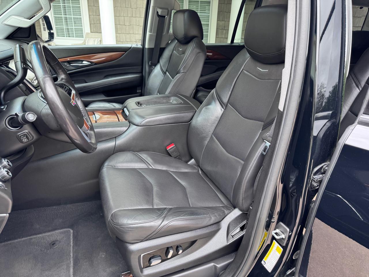 Cadillac Escalade ESV 4WD 4dr Luxury 2019