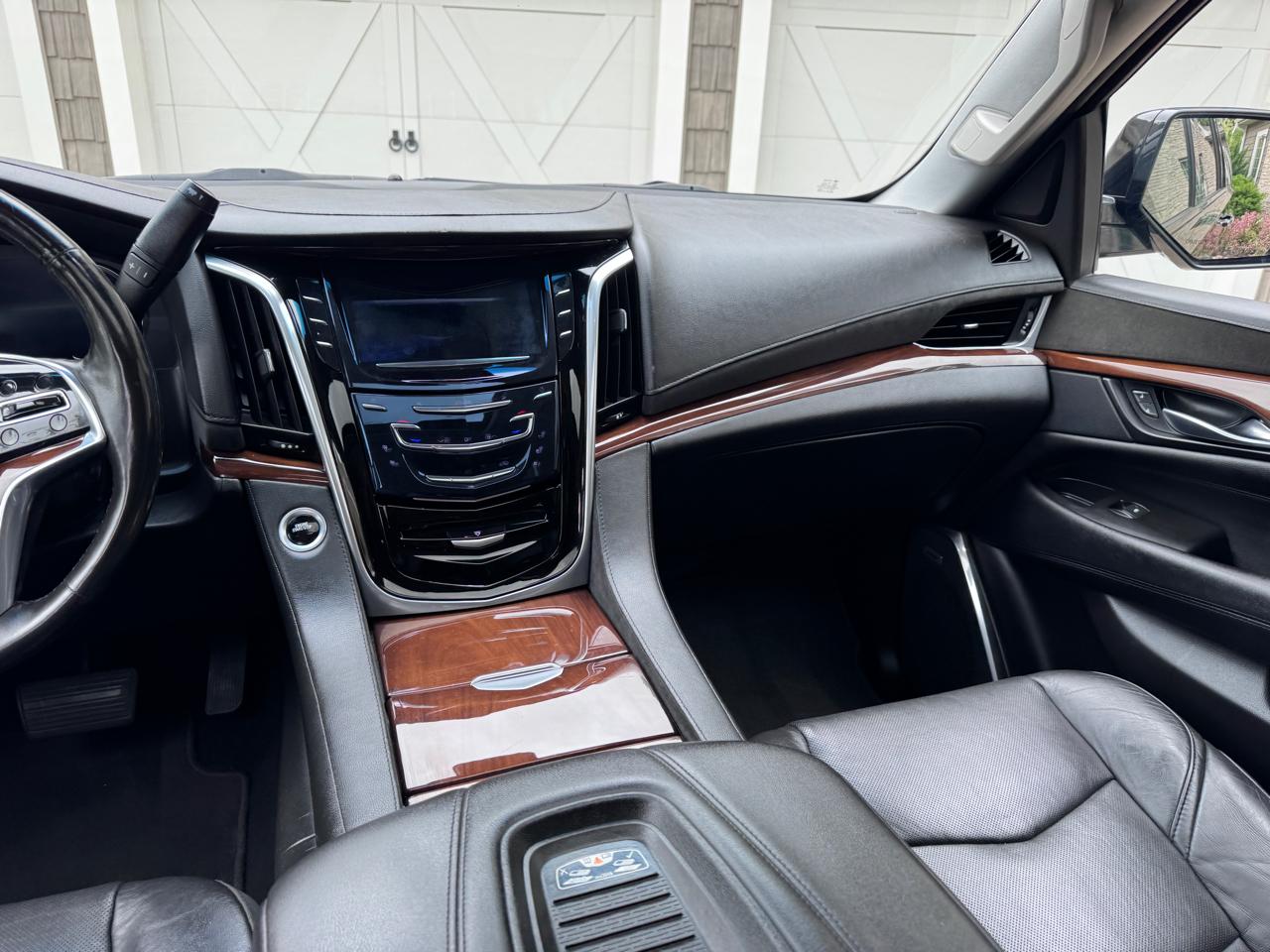 Cadillac Escalade ESV 4WD 4dr Luxury 2019