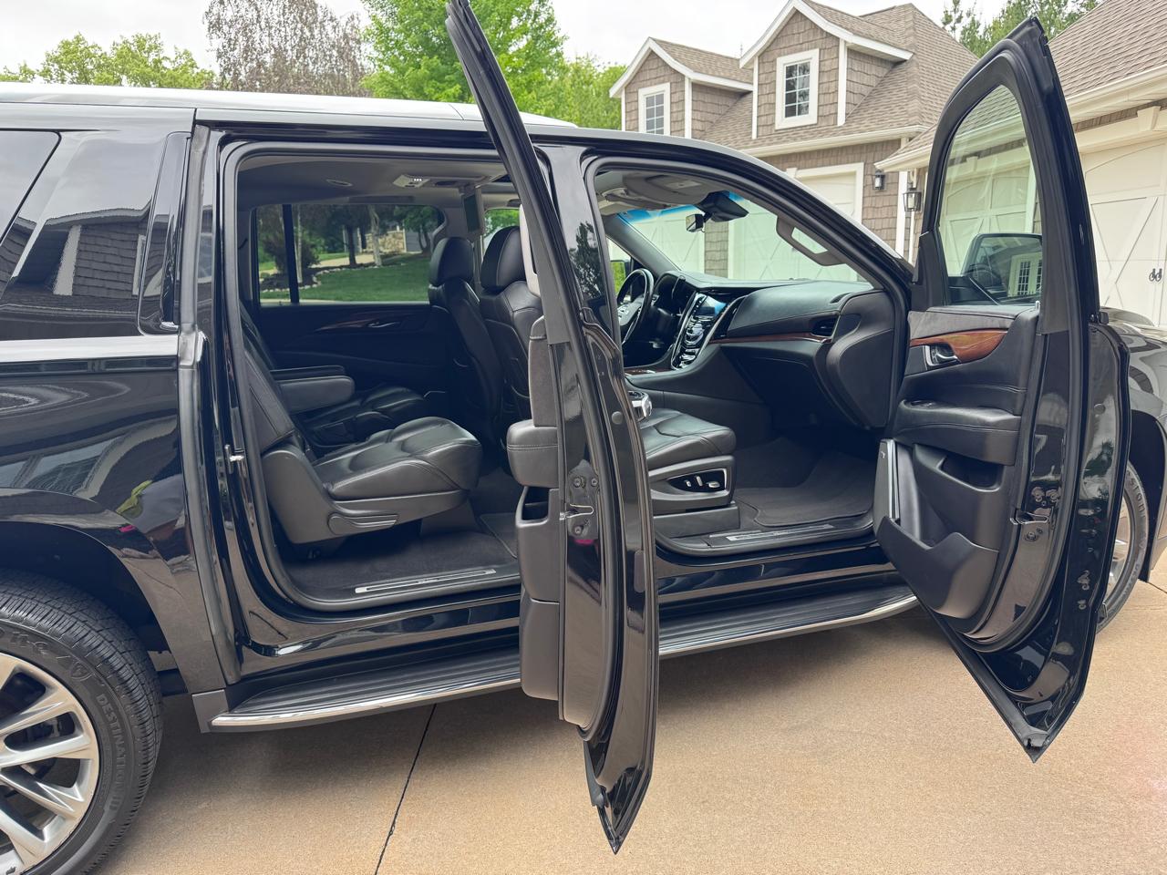 Cadillac Escalade ESV 4WD 4dr Luxury 2019