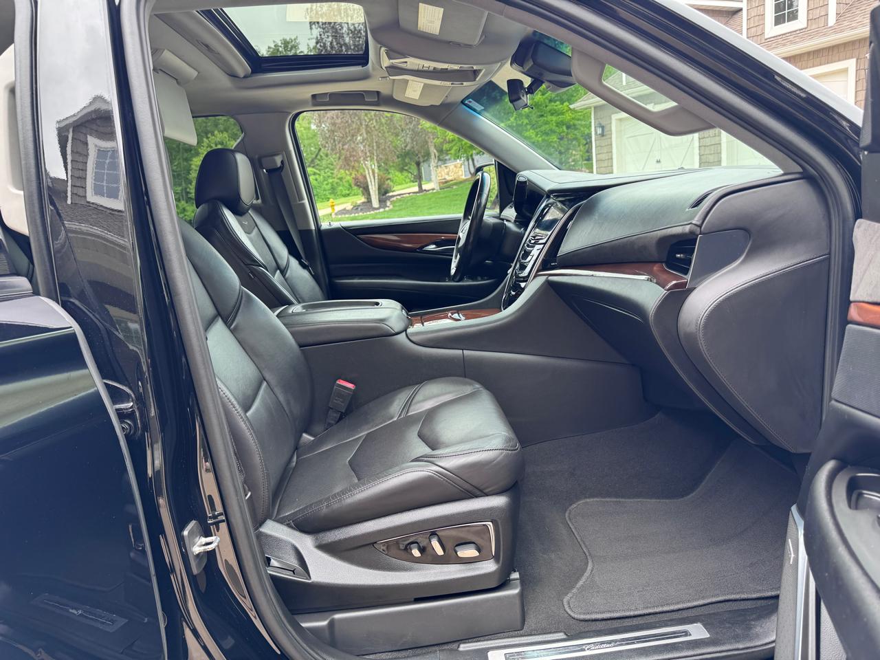 Cadillac Escalade ESV 4WD 4dr Luxury 2019