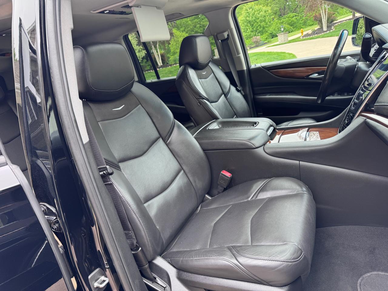 Cadillac Escalade ESV 4WD 4dr Luxury 2019