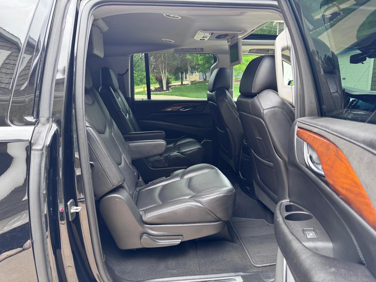 Cadillac Escalade ESV 4WD 4dr Luxury 2019