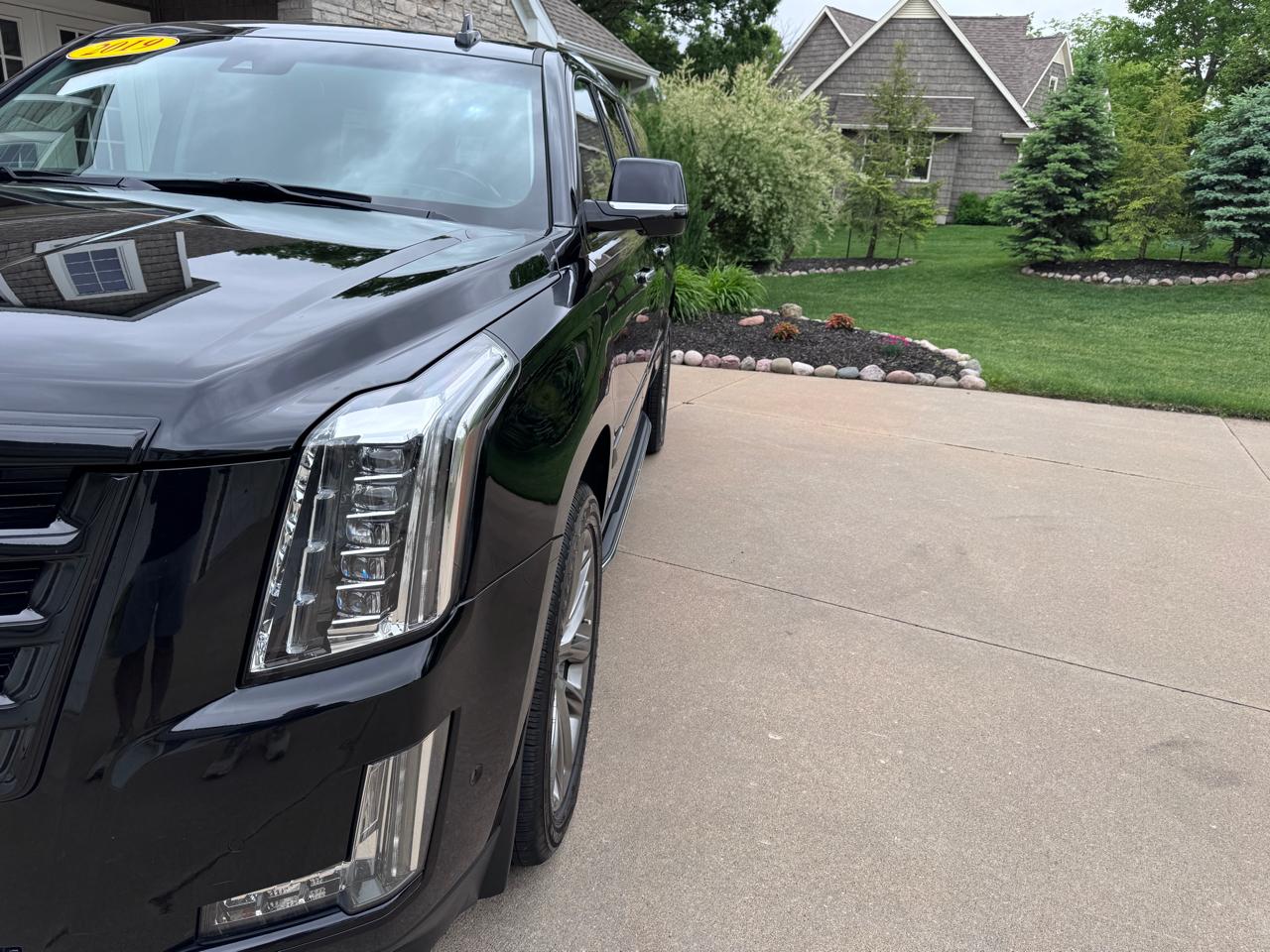 Cadillac Escalade ESV 4WD 4dr Luxury 2019