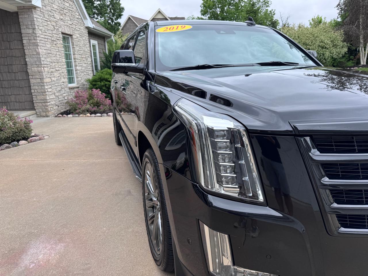 Cadillac Escalade ESV 4WD 4dr Luxury 2019