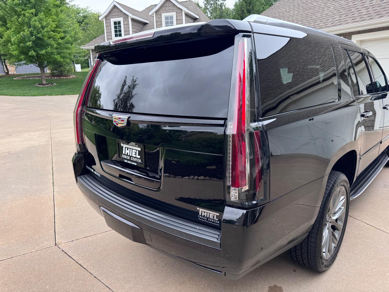 Cadillac Escalade ESV 4WD 4dr Luxury 2019