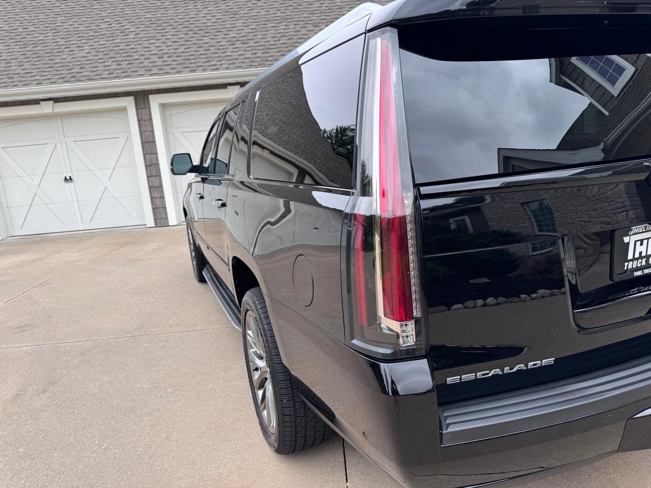 Cadillac Escalade ESV 4WD 4dr Luxury 2019