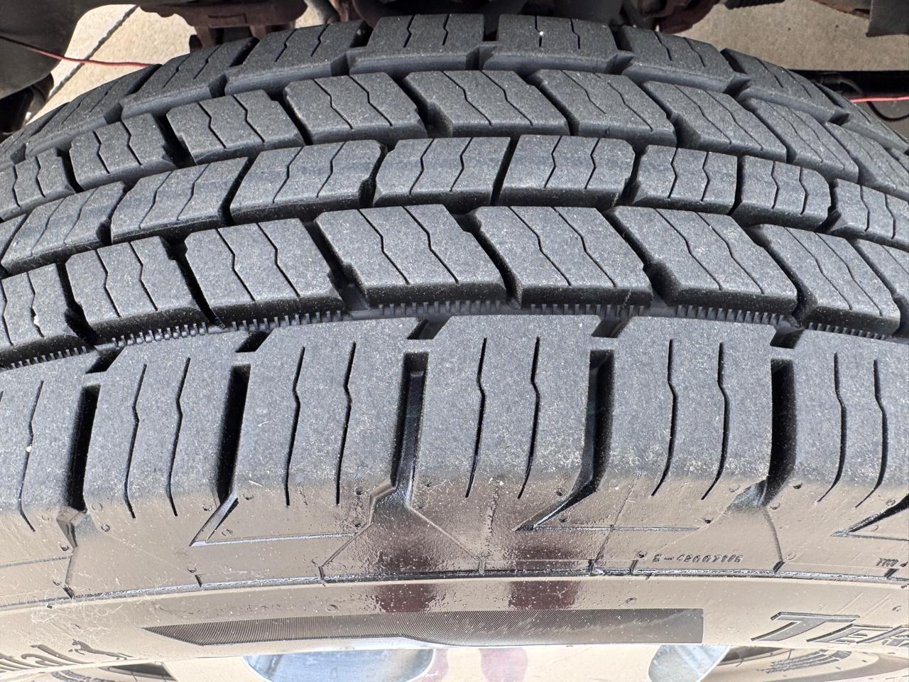 Ford Super Duty F-450 DRW 4WD Crew Cab 172" Lariat 2012
