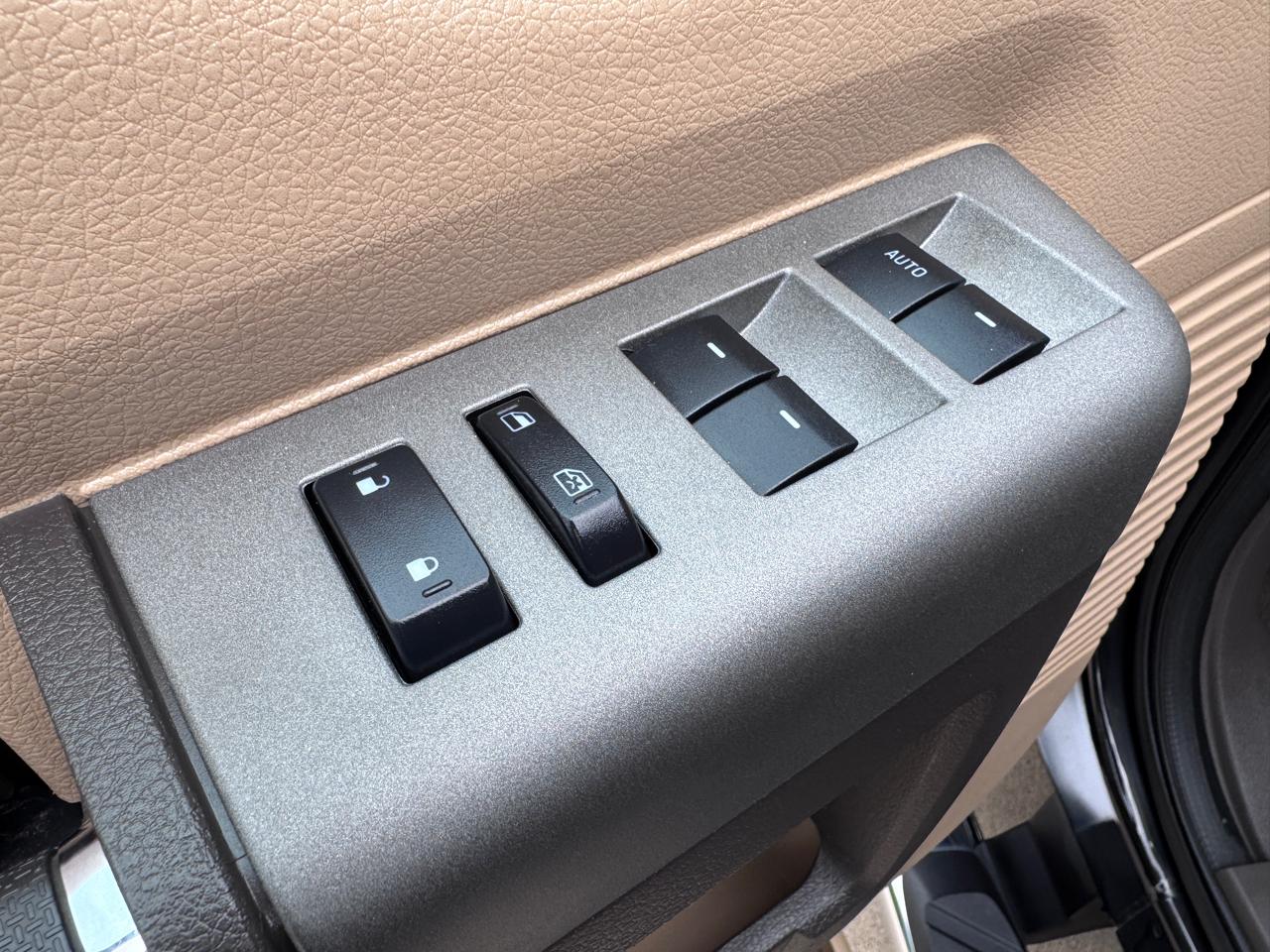 Ford Super Duty F-450 DRW 4WD Crew Cab 172" Lariat 2012