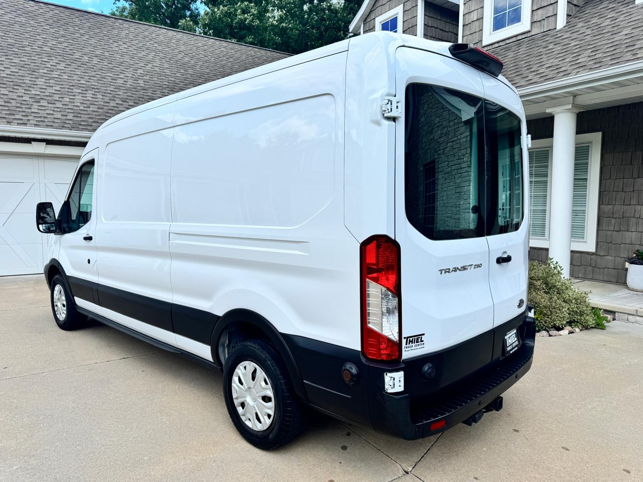 Ford Transit Van T-250 148" Med Rf 9000 GVWR Sliding RH Dr 2019