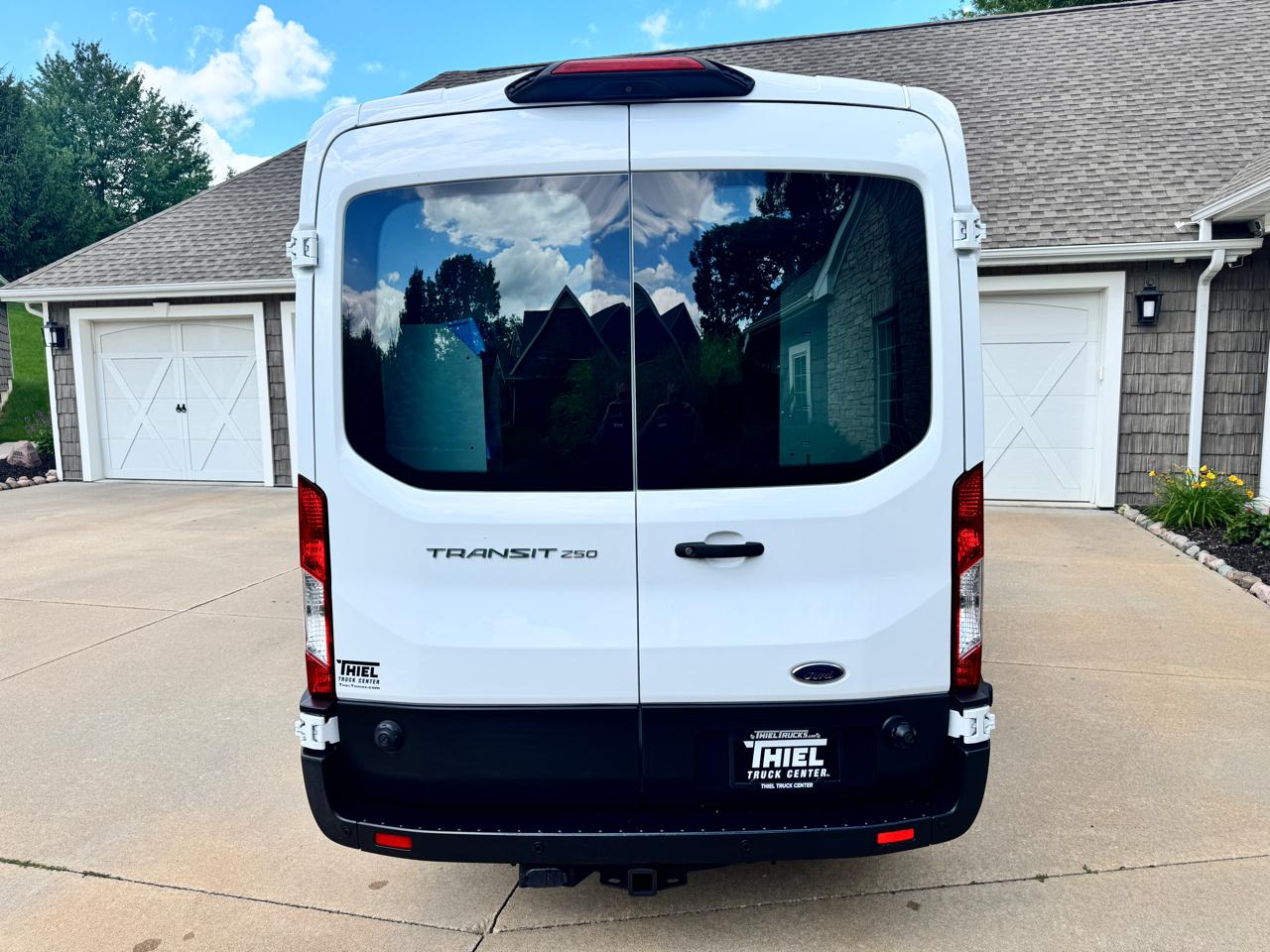 Ford Transit Van T-250 148" Med Rf 9000 GVWR Sliding RH Dr 2019
