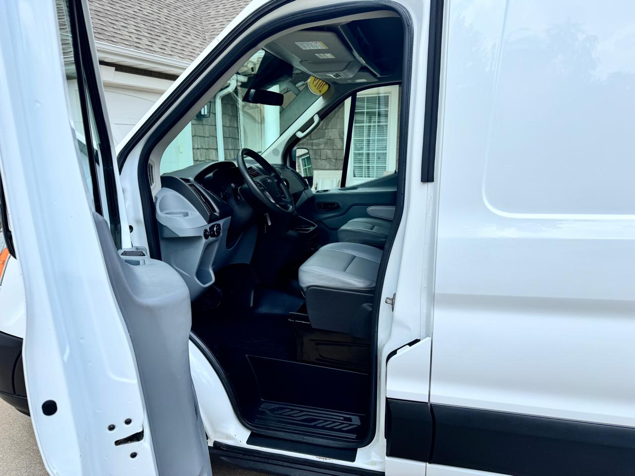 Ford Transit Van T-250 148" Med Rf 9000 GVWR Sliding RH Dr 2019