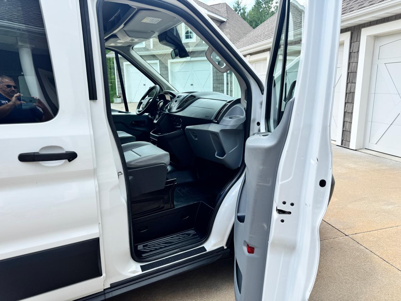 Ford Transit Van T-250 148" Med Rf 9000 GVWR Sliding RH Dr 2019