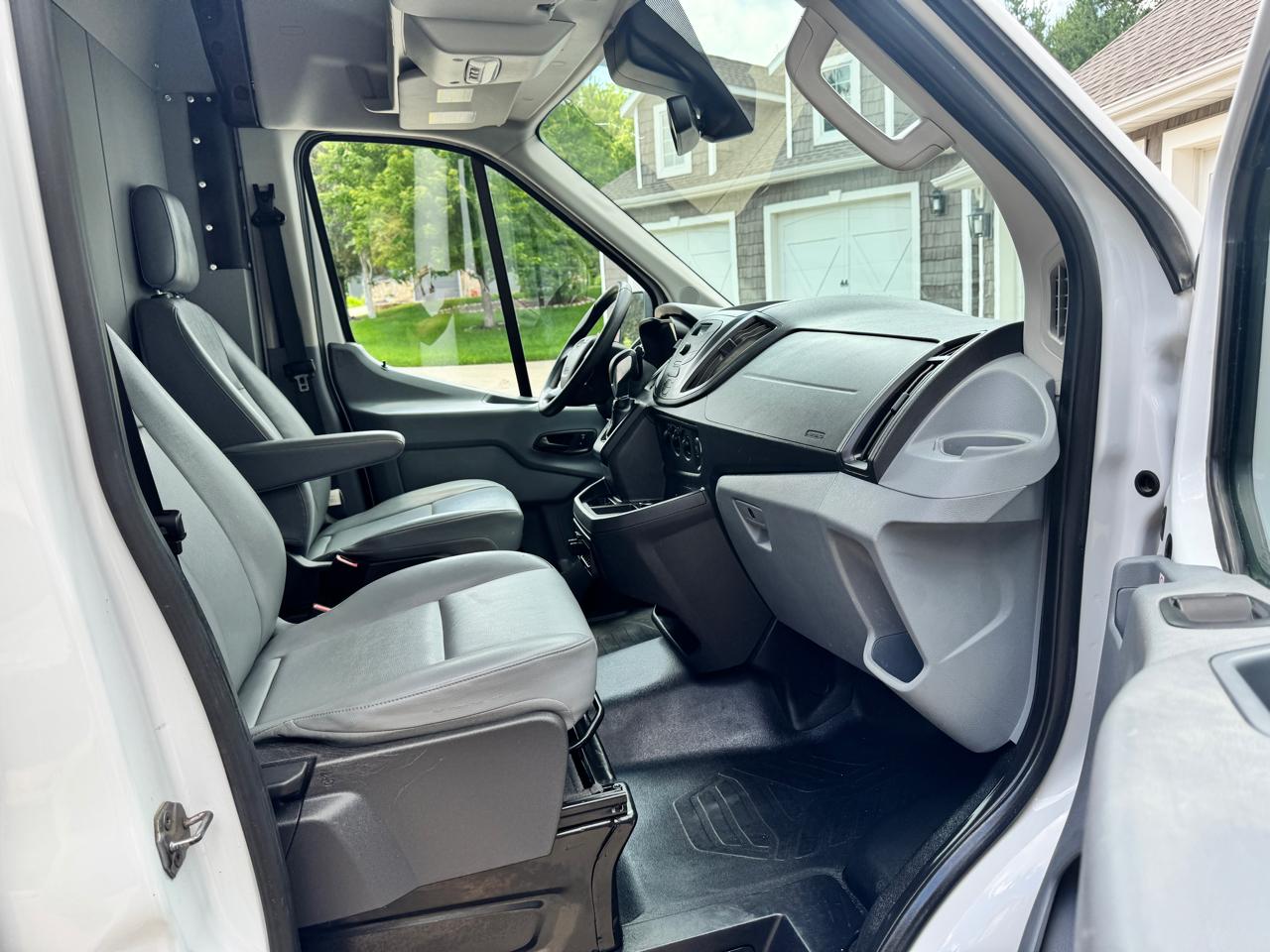 Ford Transit Van T-250 148" Med Rf 9000 GVWR Sliding RH Dr 2019