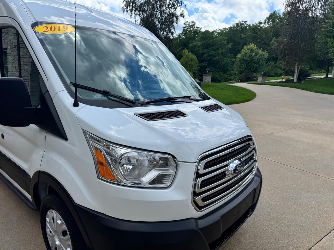 Ford Transit Van T-250 148" Med Rf 9000 GVWR Sliding RH Dr 2019
